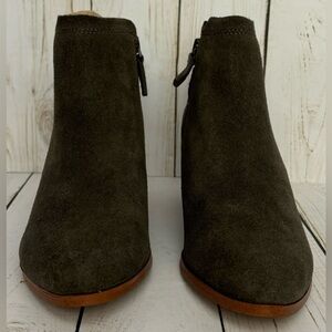 NEW Violet And Red‎ Gray Suede Canyon Booties Size 6M Boho Lagenlook Neutral